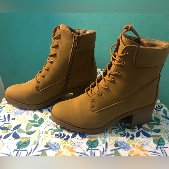 NWT Tan boots purchased from Windsor- size 10 - Picture 3 of 9